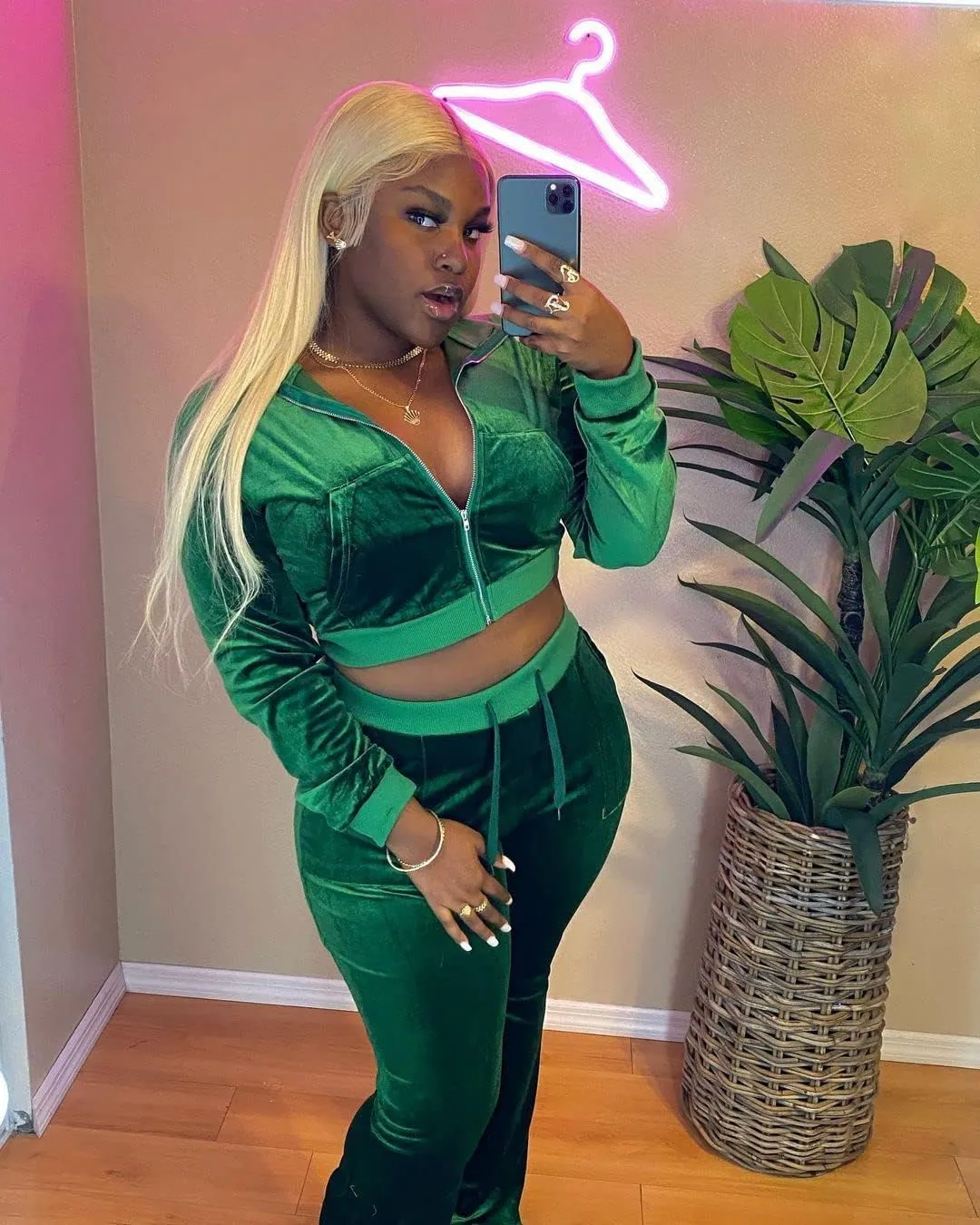 Cute Velour Tracksuit Women 2 Piece Outfits Sets Sexy Cropped Zip Up Hoodie Crop Tops Jackets Flared Pant with Pocket