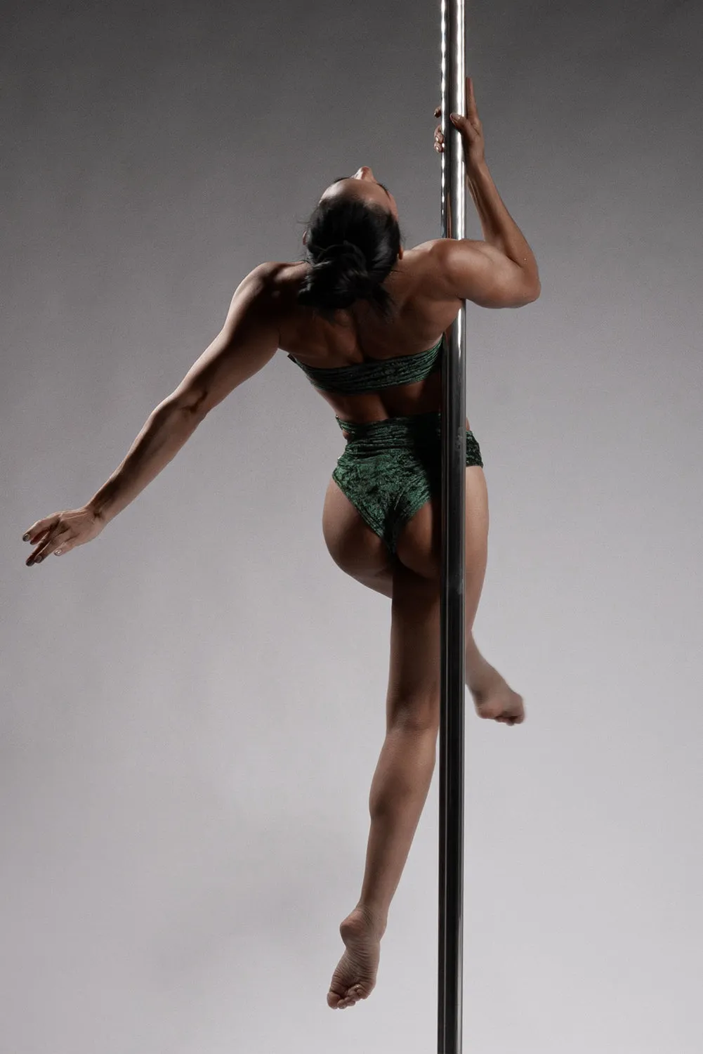 Cybele green velvet pole top