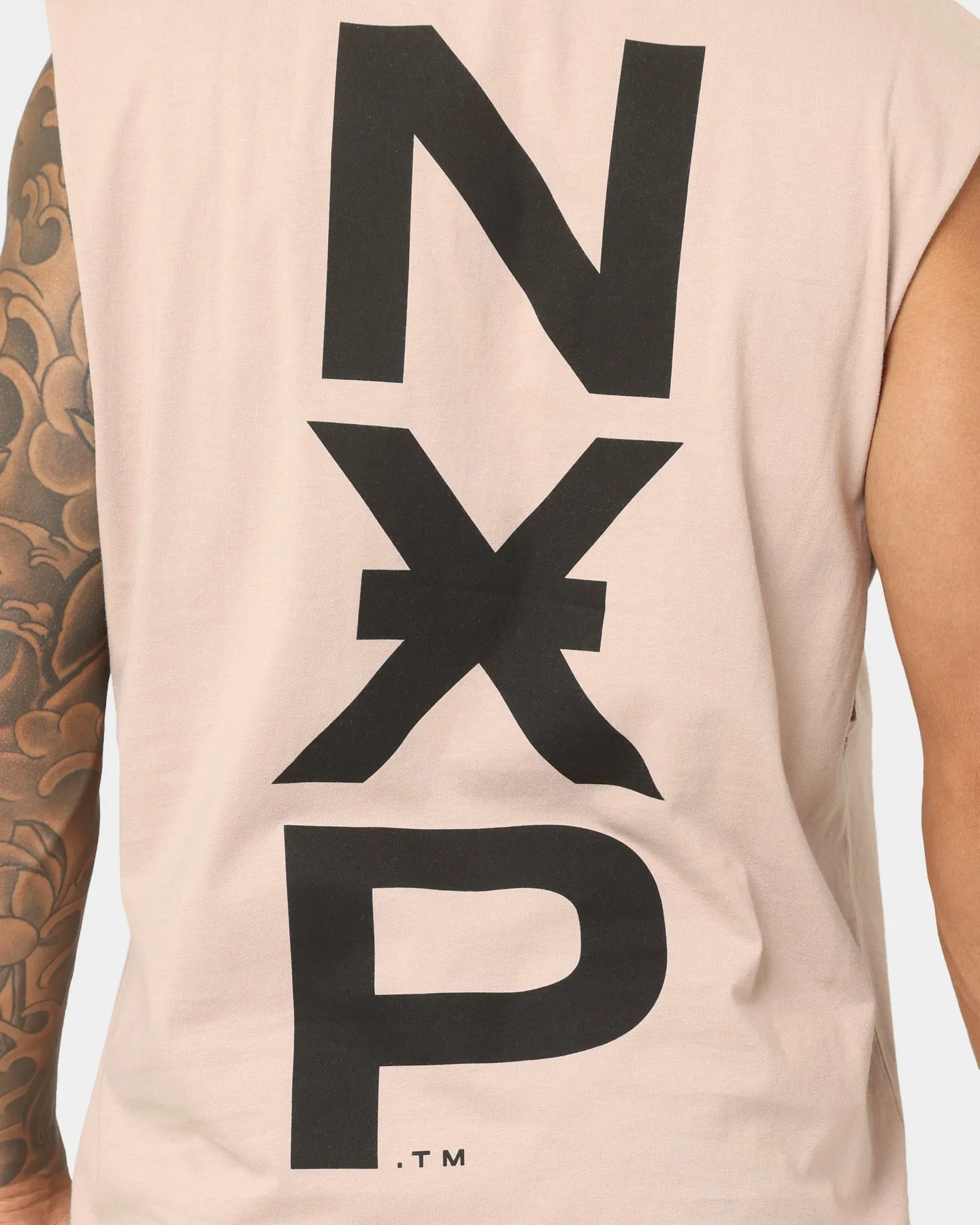 Nena and Pasadena Overthrown Scoop Back Muscle T-shirt Pigment Mushroom