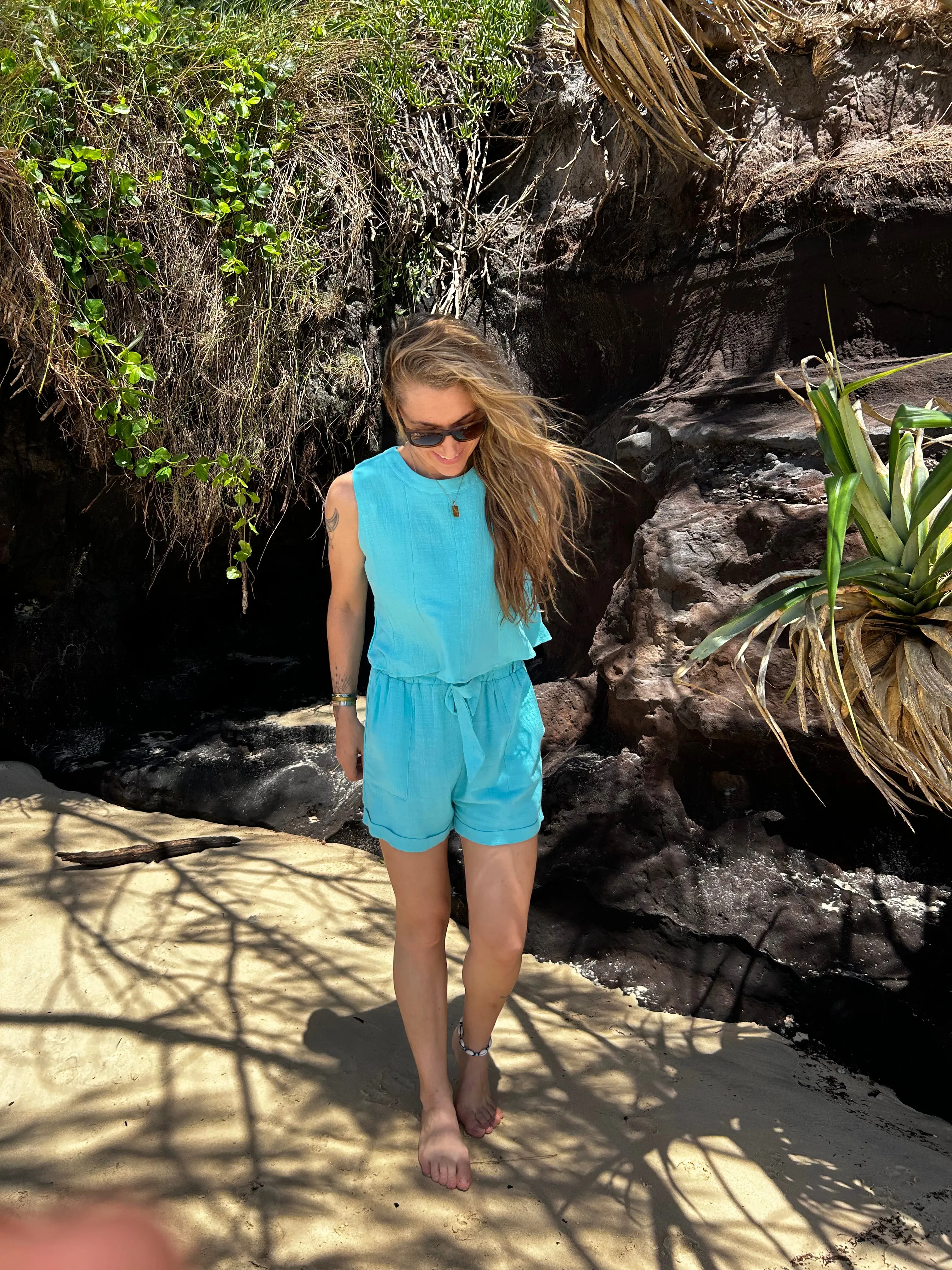 Shorts with elastic tie waste