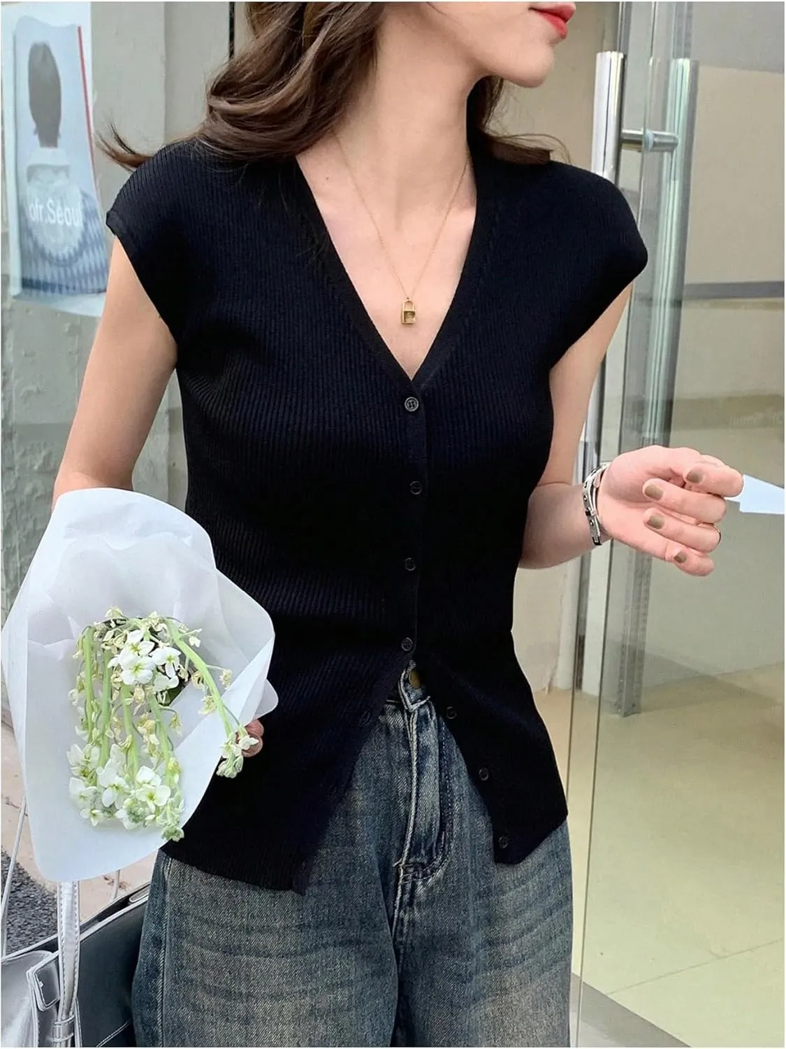 Women's Cardigan Sweater Vest Tops Cap Sleeve V Neck Button Down Tank Tops Knit Fall Outfits 2024